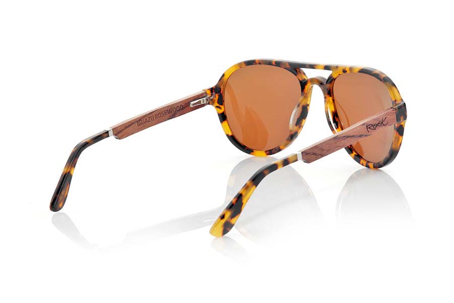 Gafas de Madera Natural de Ébano IGUAZU. Las gafas de sol IGUAZU de la serie MIXED PREMIUM están fabricadas con el frontal en acetato de calidad en color carey claro y las varillas en madera de ébano natural terminadas en varilla cubiertas de acetato carey  con unión metálica que permiten ser ajustadas en caso necesario. Setrata de una versión en pasta de las populares Aviator combinadas de serie con lentes Naranja REVO. Te sorprenderá la calidad de los materiales y su terminación perfecta. Medida frontal: 140x55mm Venta al Por Mayor y Detalle | Root Sunglasses® 